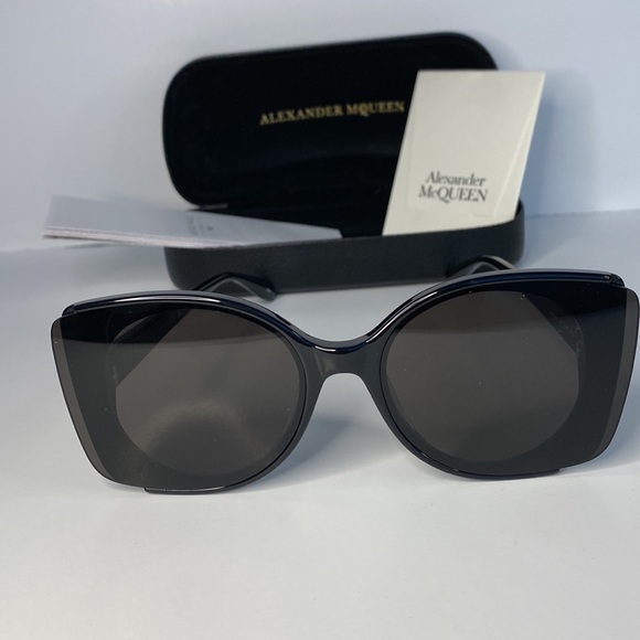 ALEXANDER MCQUEEN AM0250S 001 butterfly sunglass black frame grey smoke lenses. - Picture 5 of 15